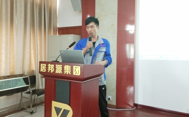 公司韓貽波經(jīng)理分享銷售談判基礎(chǔ)與技巧，提出抓住時(shí)機(jī)，體貼顧客，隨時(shí)準(zhǔn)備滿足顧客甚至準(zhǔn)顧客的需要。
