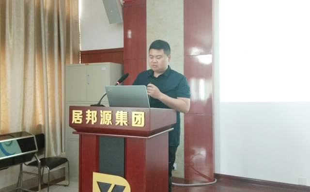 公司王淑龍經(jīng)理分享成功案例，提倡要敢于突破習(xí)慣的思維方式，細(xì)心觀察和揣摩市場(chǎng)，做出異乎尋常的決定，才能有一份驚喜的收獲。