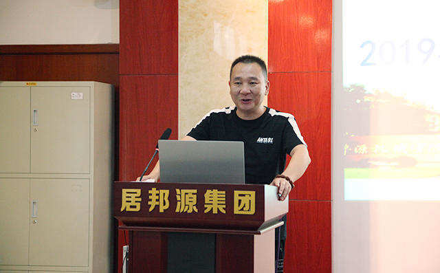 業(yè)務經理代表李志江分享了自身多年的銷售經驗以及對公司未來的展望。